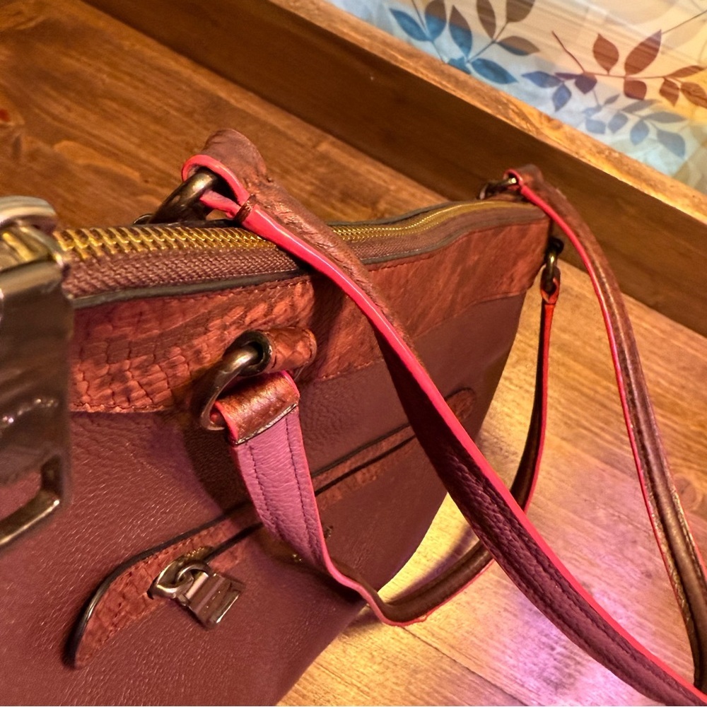 STUNNING β¨ Coach Embossed Leather Tote β Wine/Burgundy with Snake Print Trim β¨β - Picture 10 of 14